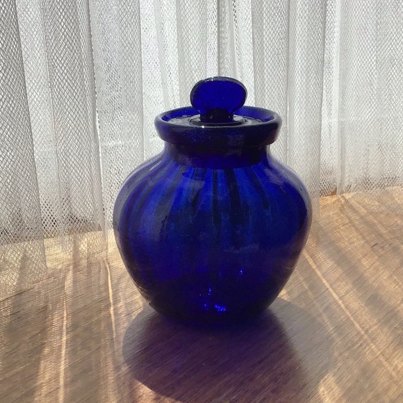 VINTAGE COBALT BLUE GLOWY BLOWN GLASS LIDDED JAR
